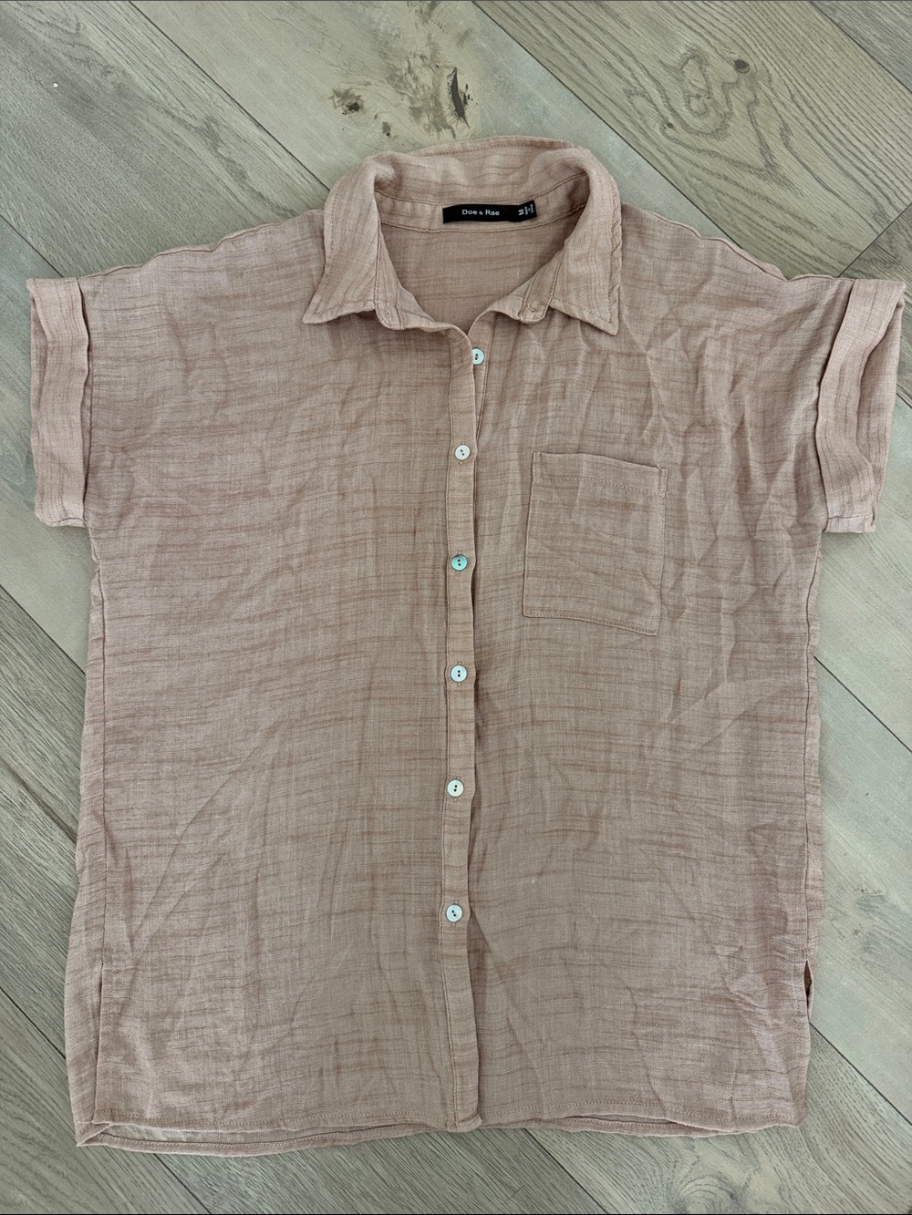 Doe & Rae Men's Short-Sleeve Button-Up Shirt in Blush